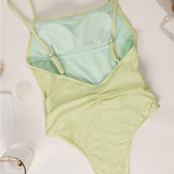 NWT Cupshe Romantic Garden Square Neck Ruching One Piece Swimsuit lime color - Picture 5 of 5